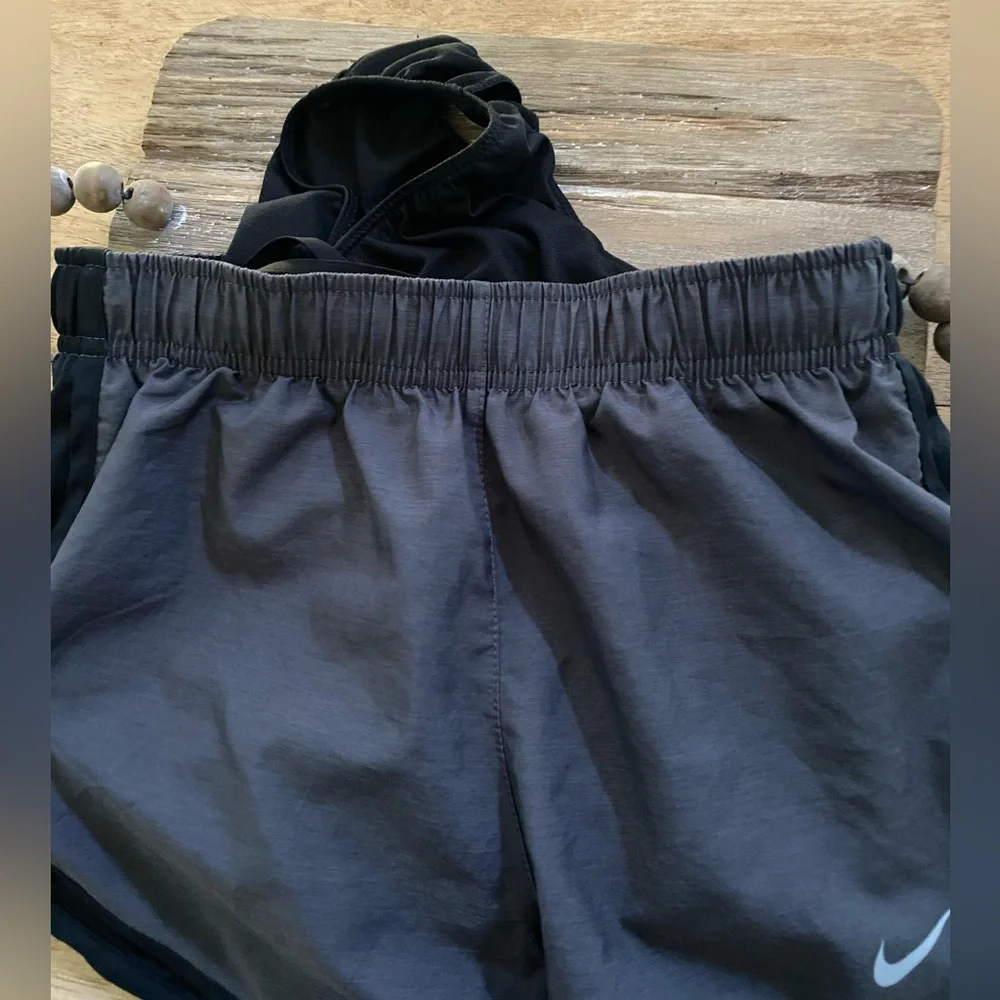 Nike Tempo Women’s Sz XS Wolf Grey/Black‎ Poly Running Shorts